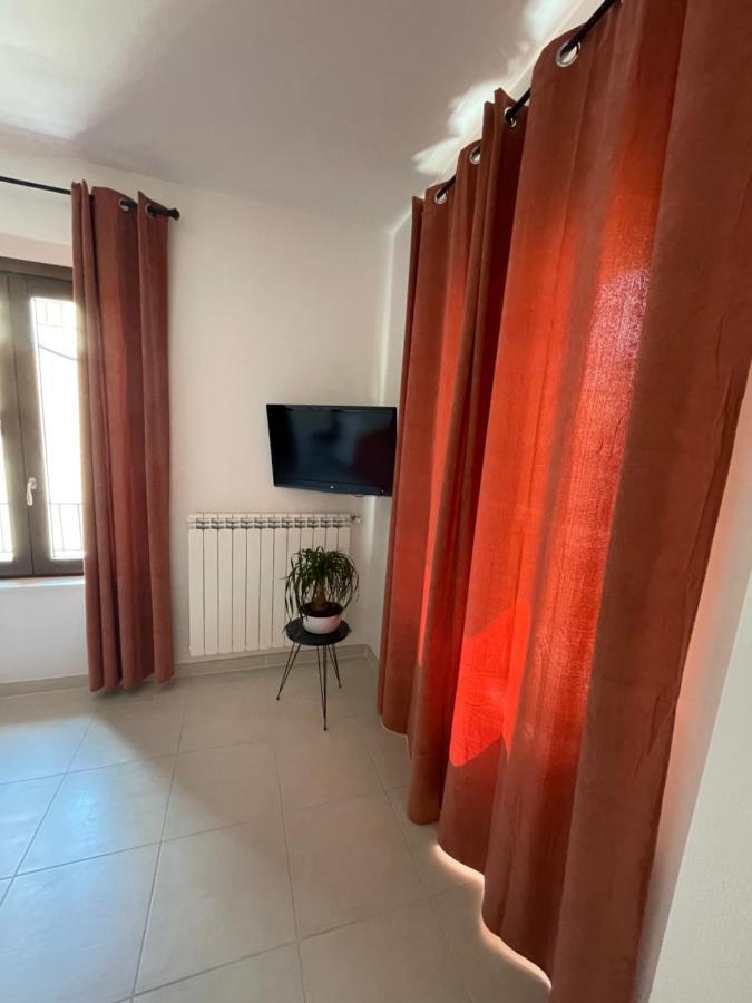 B & B Piazza Angioina 拉奎拉 外观 照片